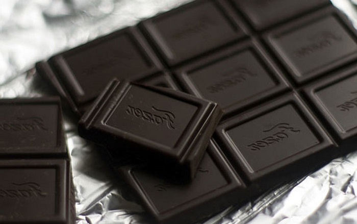 شکلات تلخ و کاهش درد های قاعدگی